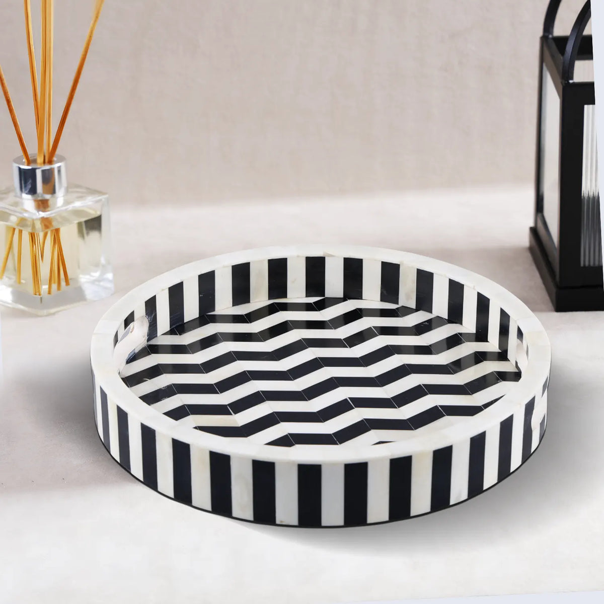 Athens Dinami 12-Inch Round Bone Inlay Decorative Tray – Black & White